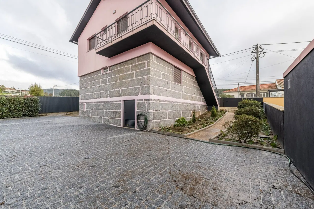 Propriedade situada na freguesia de Brito, em Guimarães — 3