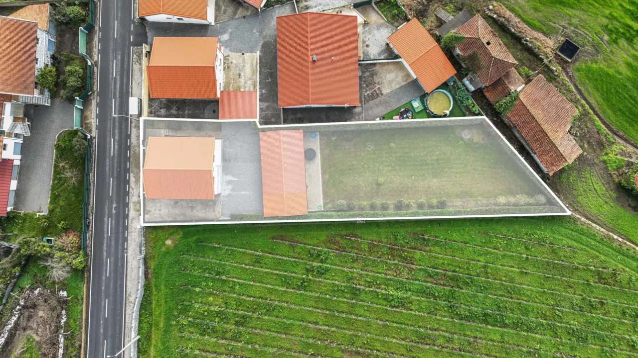 Propriedade situada na freguesia de Brito, em Guimarães — 9