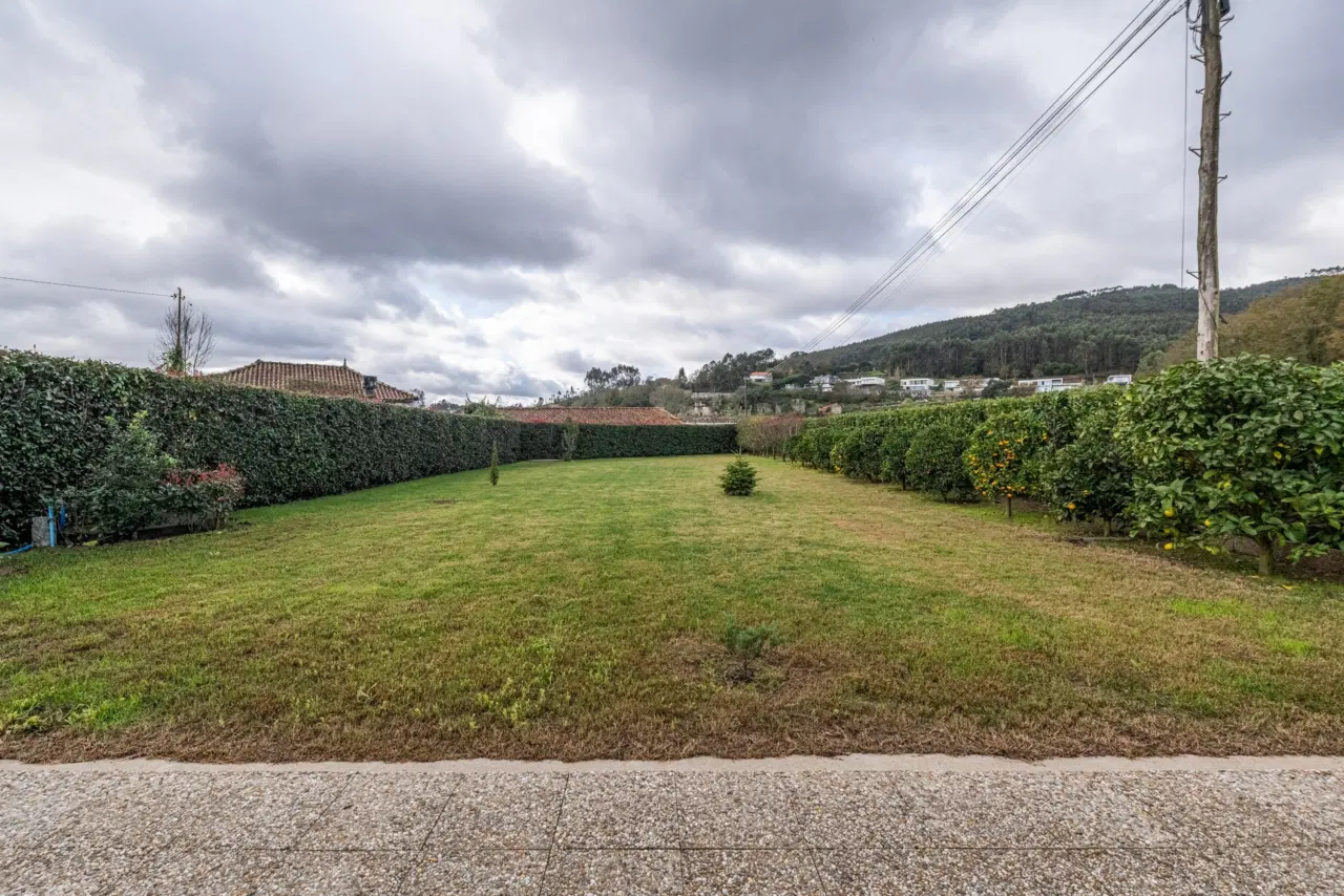 Propriedade situada na freguesia de Brito, em Guimarães — 33