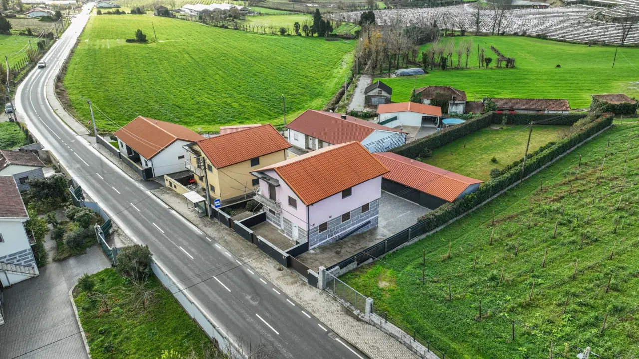 Propriedade situada na freguesia de Brito, em Guimarães — 38