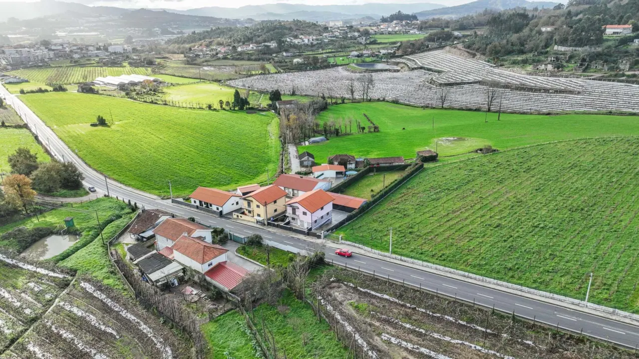 Propriedade situada na freguesia de Brito, em Guimarães — 43
