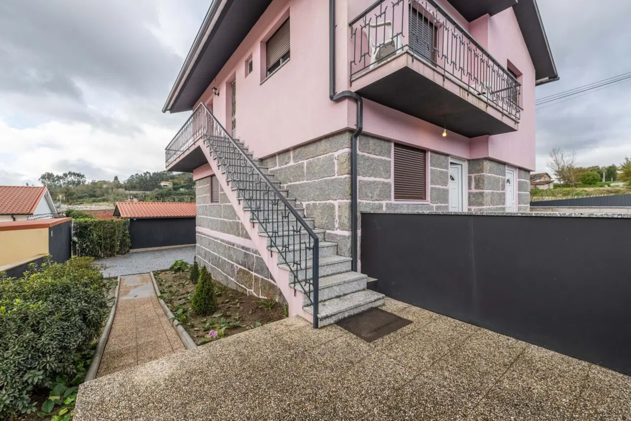Propriedade situada na freguesia de Brito, em Guimarães — 2
