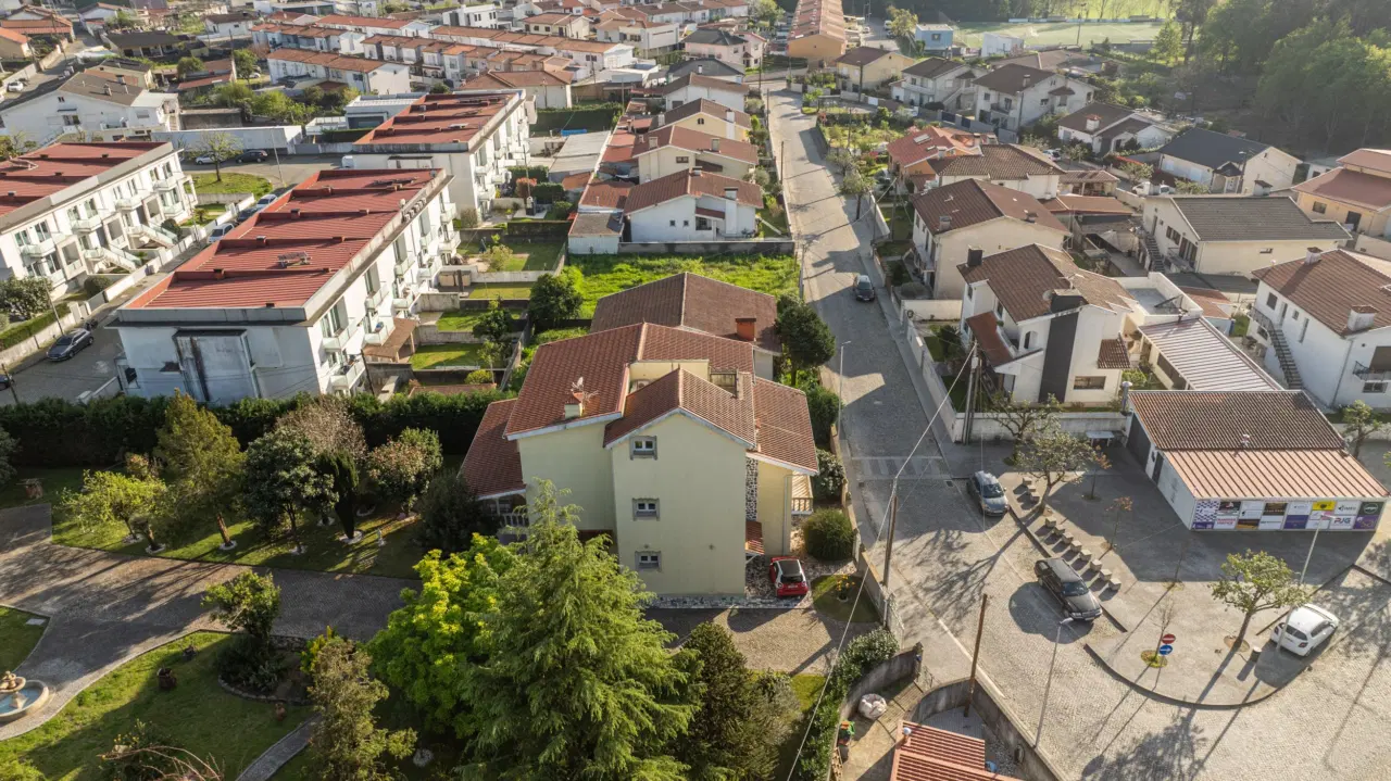 Moradia Isolada  T5 — 63