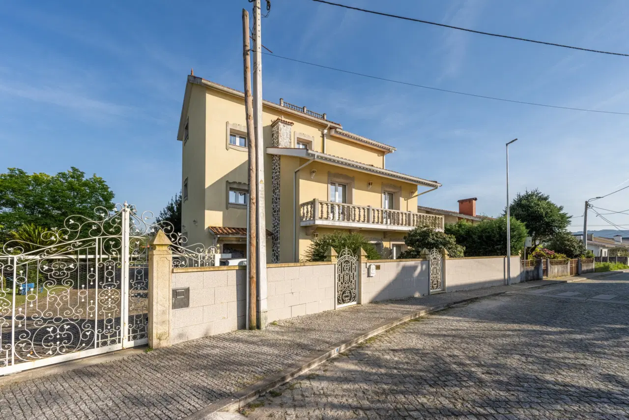 Moradia Isolada  T5 — 65