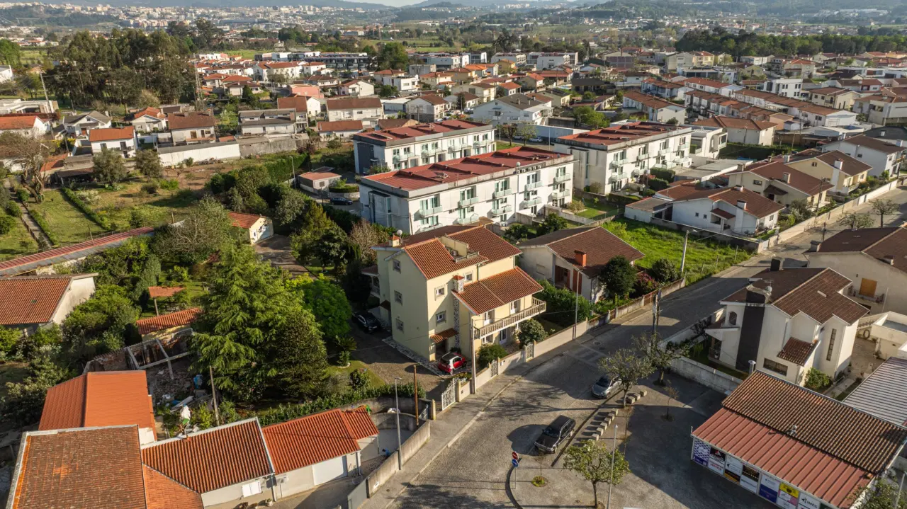 Moradia Isolada  T5 — 64