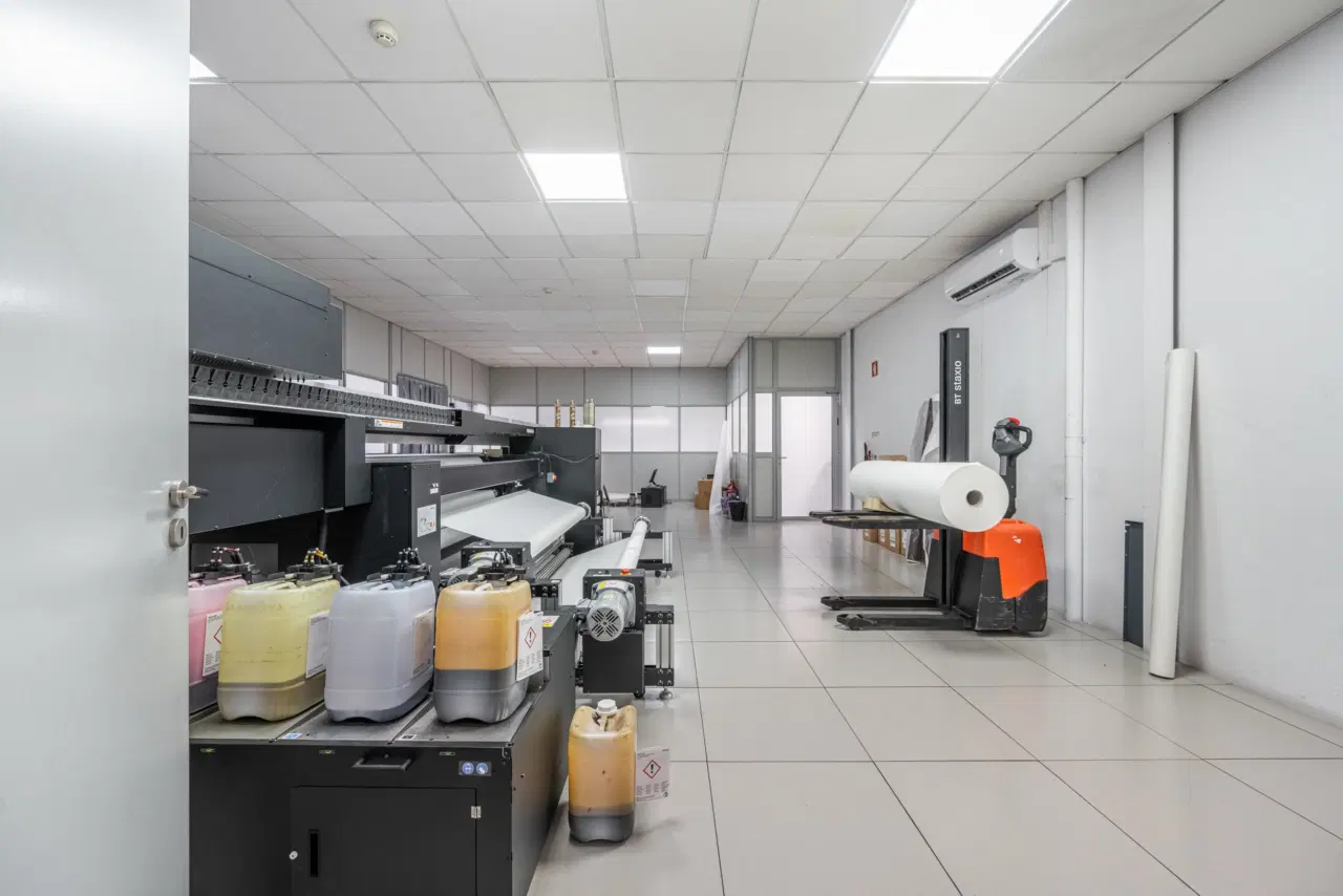 Pavilhão Industrial Junto á entrada da Autoestrada de Famalicão — 13