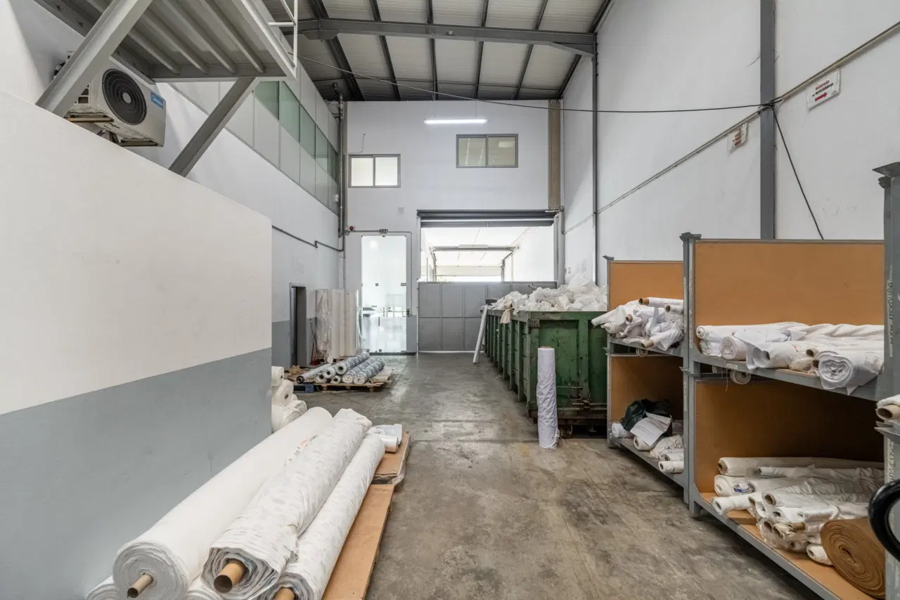 Pavilhão Industrial Junto á entrada da Autoestrada de Famalicão — 16