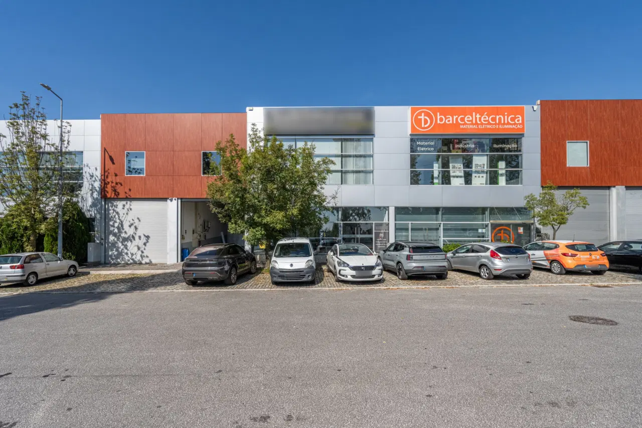 Pavilhão Industrial Junto á entrada da Autoestrada de Famalicão — 21