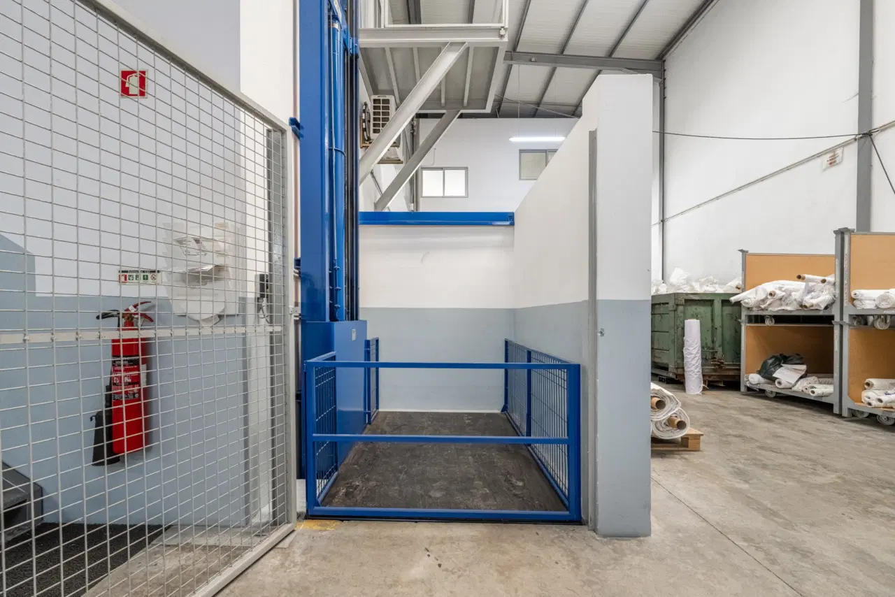 Pavilhão Industrial Junto á entrada da Autoestrada de Famalicão — 17