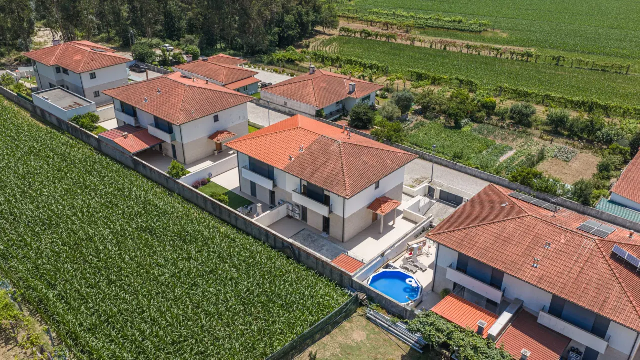 Moradia Geminada T3 em Alvito (S. Martinho), Barcelos — 32
