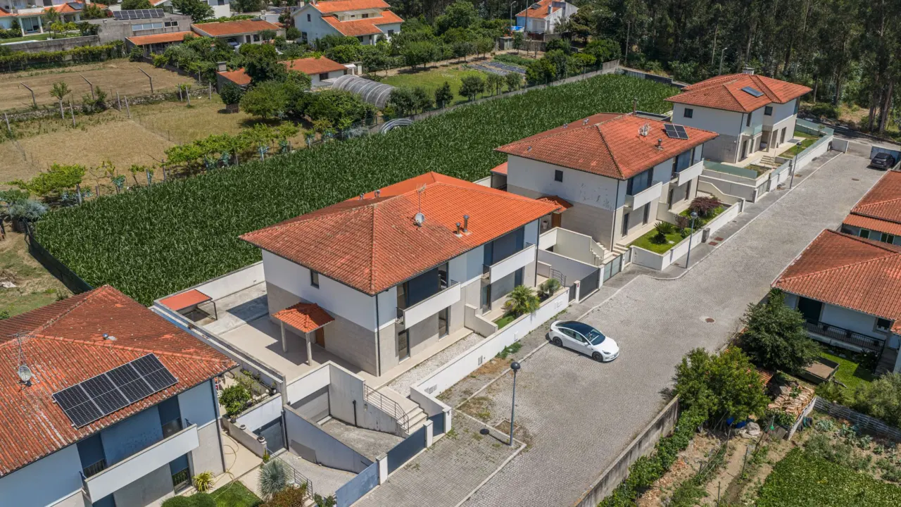 Moradia Geminada T3 em Alvito (S. Martinho), Barcelos — 33