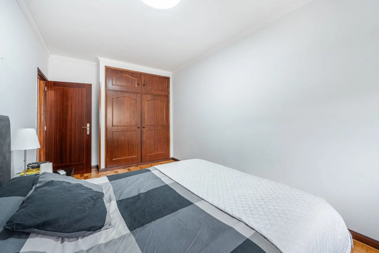 Apartamento T3 Renovado com Garagem Fechada em Excelente Localização – Lomar, Braga — 16