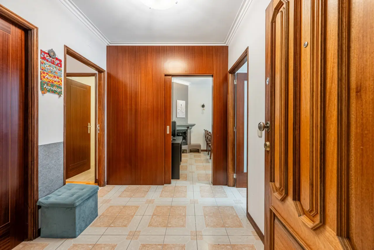 Apartamento T3 Renovado com Garagem Fechada em Excelente Localização – Lomar, Braga — 17
