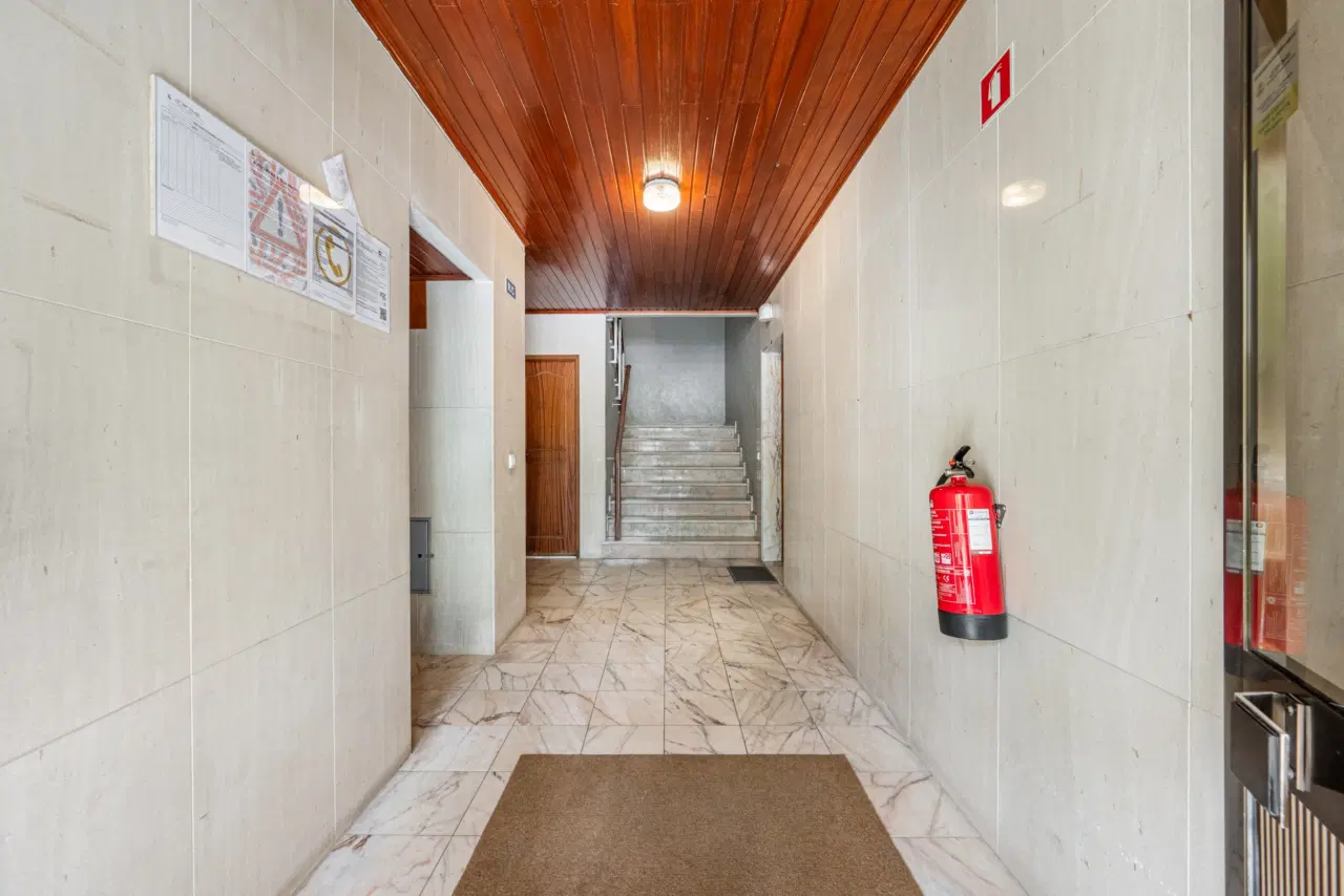 Apartamento T3 Renovado com Garagem Fechada em Excelente Localização – Lomar, Braga — 18
