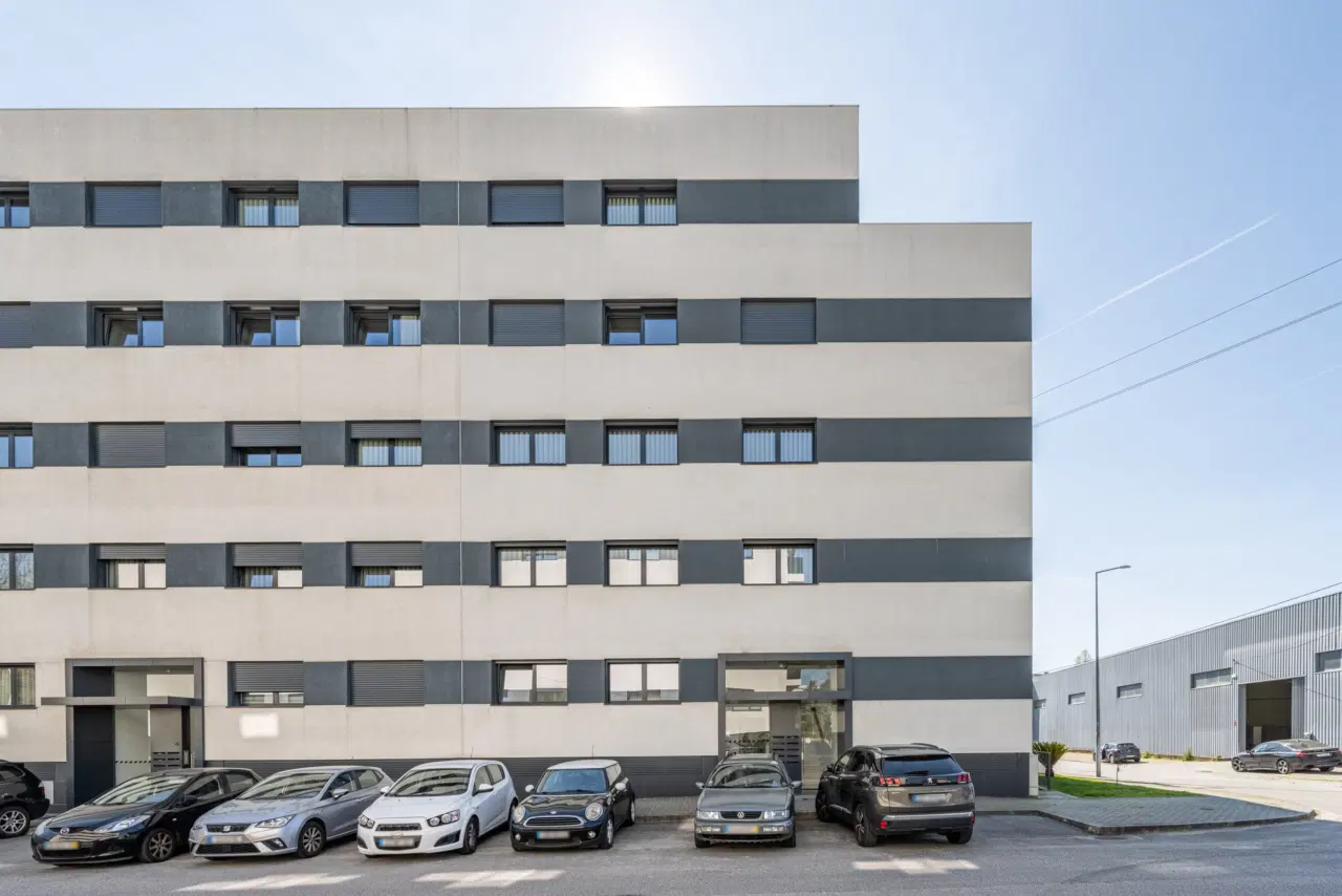 Apartamento T3 Semi-novo em Tenões, Braga — 24