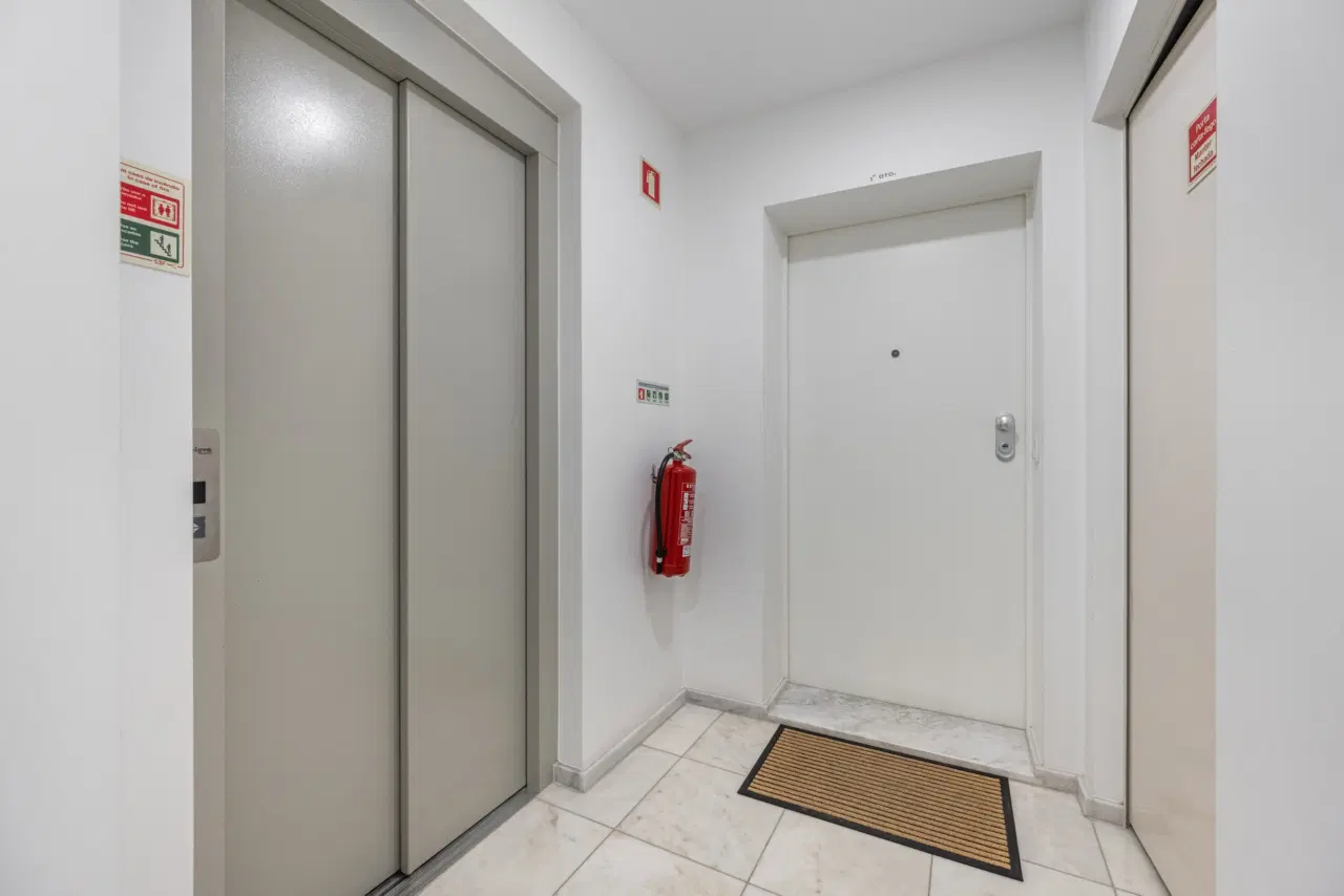 Apartamento T3 Semi-novo em Tenões, Braga — 23