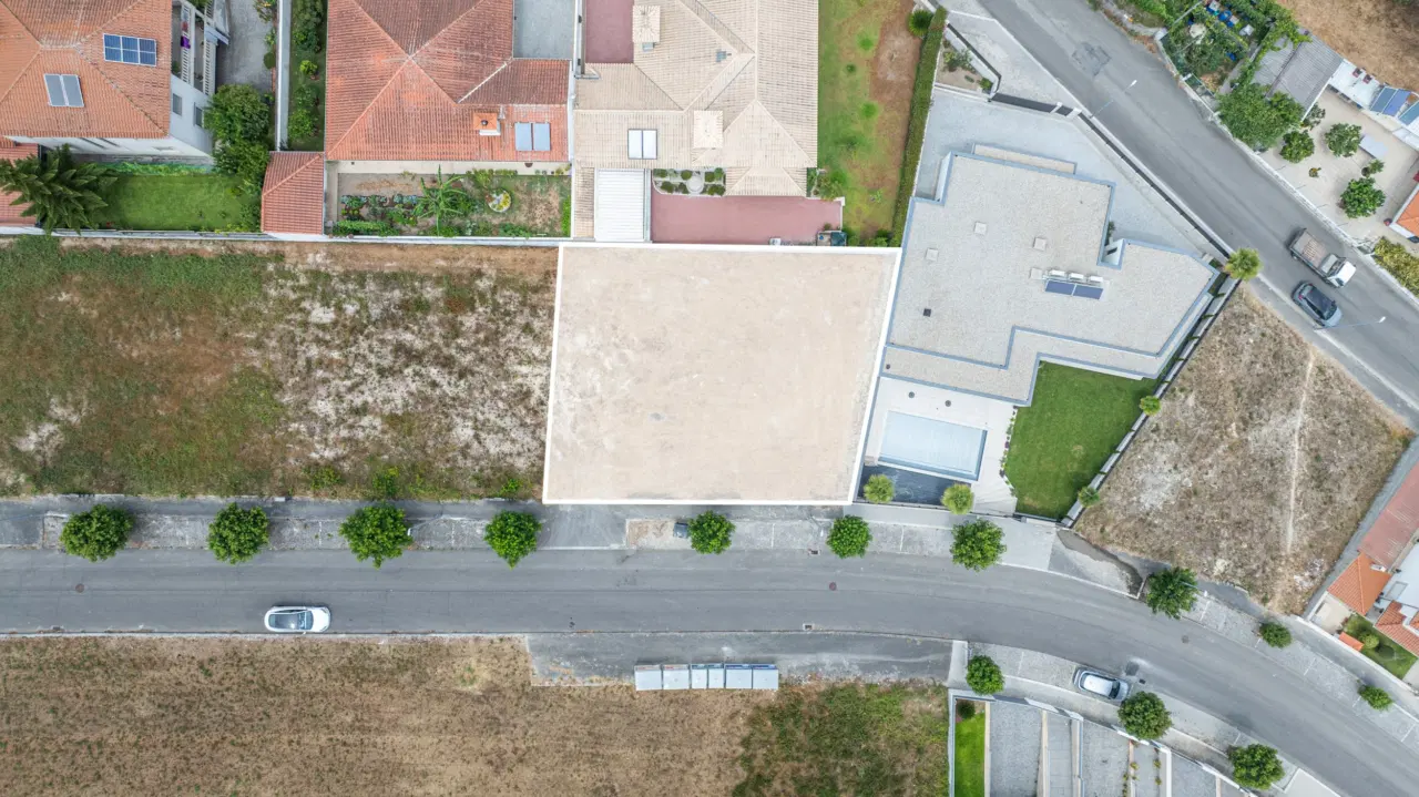 Terreno com projecto aprovado - Gueral, Barcelos — 2