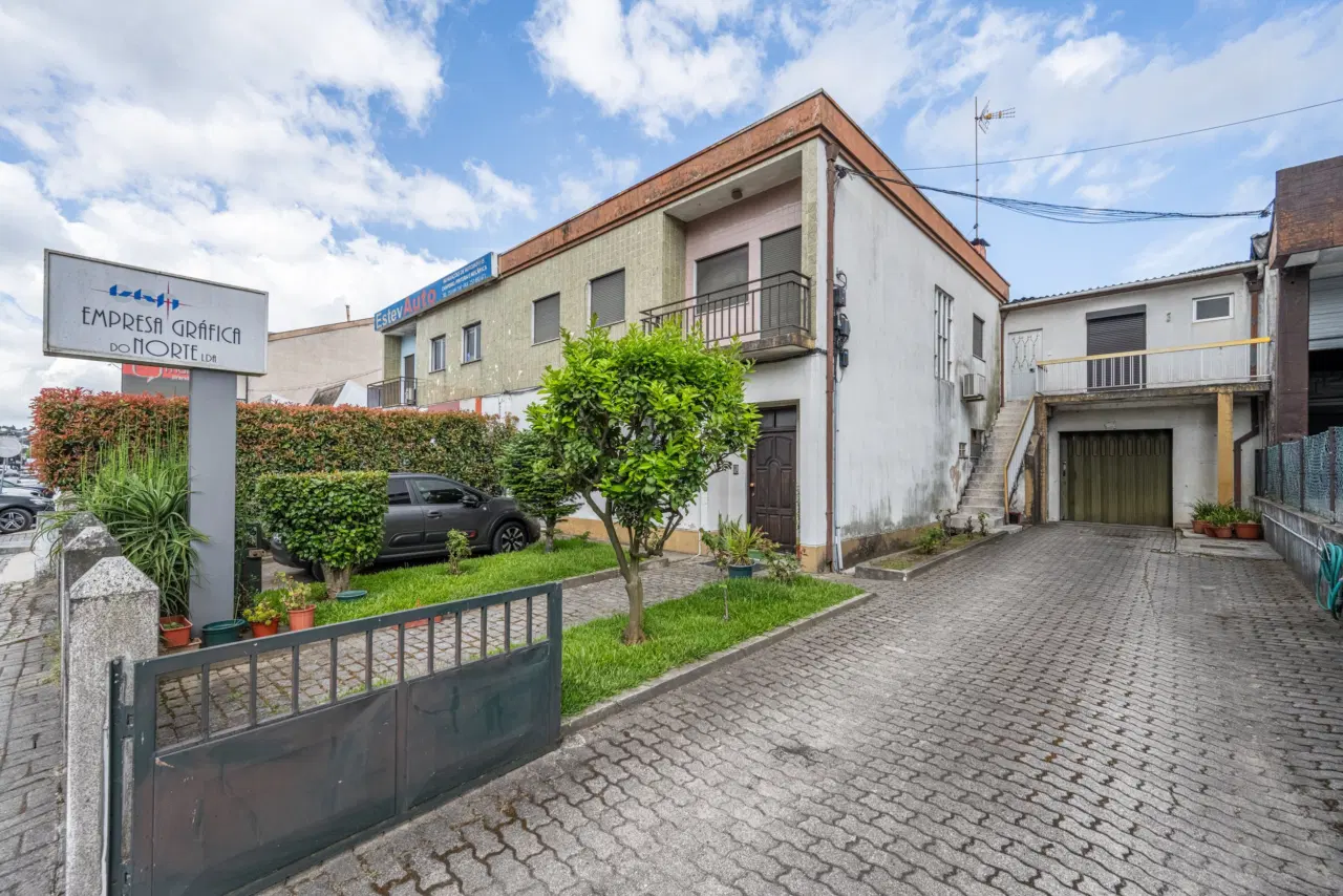 Armazém e Habitação em Ferreiros — 2