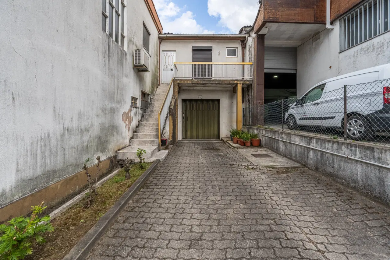 Armazém e Habitação em Ferreiros — 30