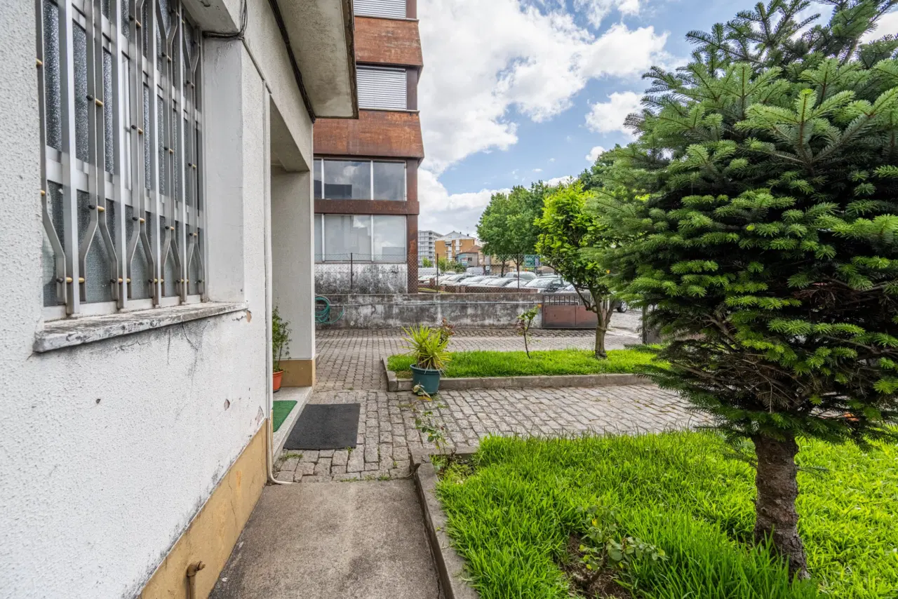 Armazém e Habitação em Ferreiros — 28