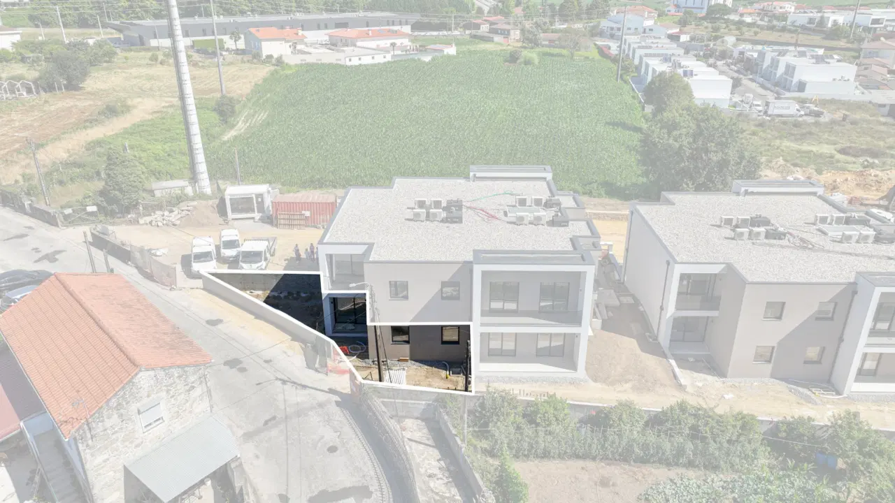 APARTAMENTO T2 NOVO COM JARDIM — 3