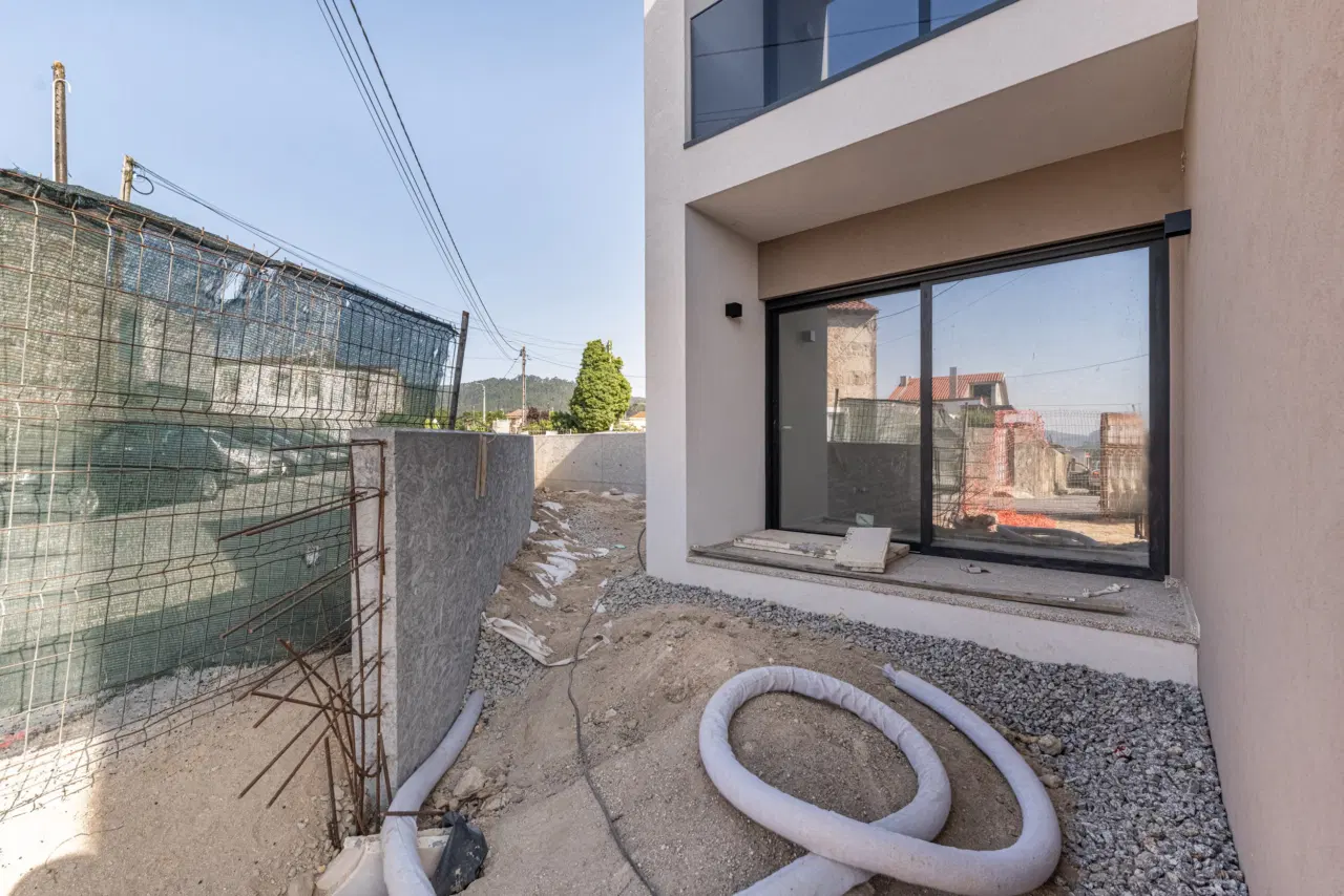 APARTAMENTO T2 NOVO COM JARDIM — 15