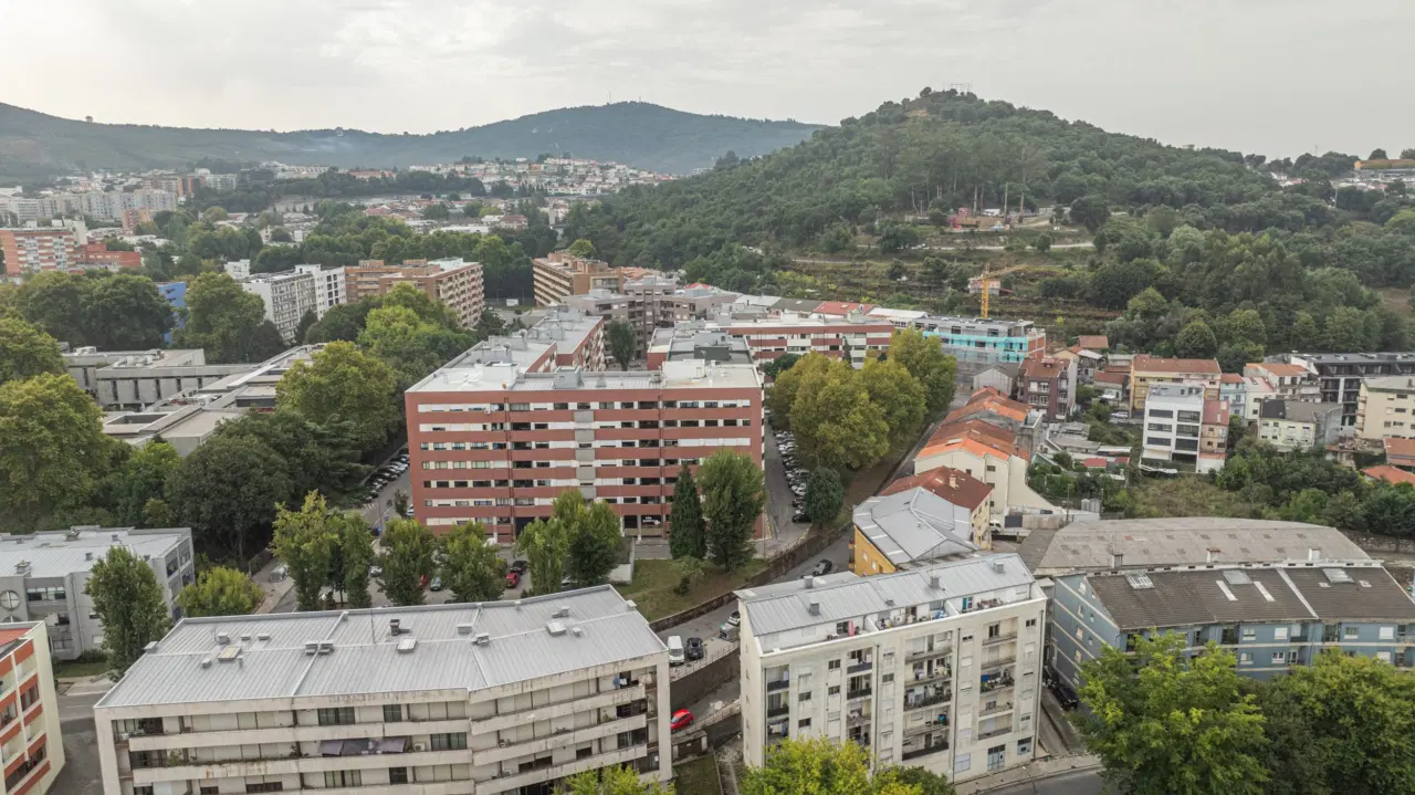 EXCELENTE T3 NO CENTRO DE BRAGA | RUA CARLOS TEIXEIRA — 25