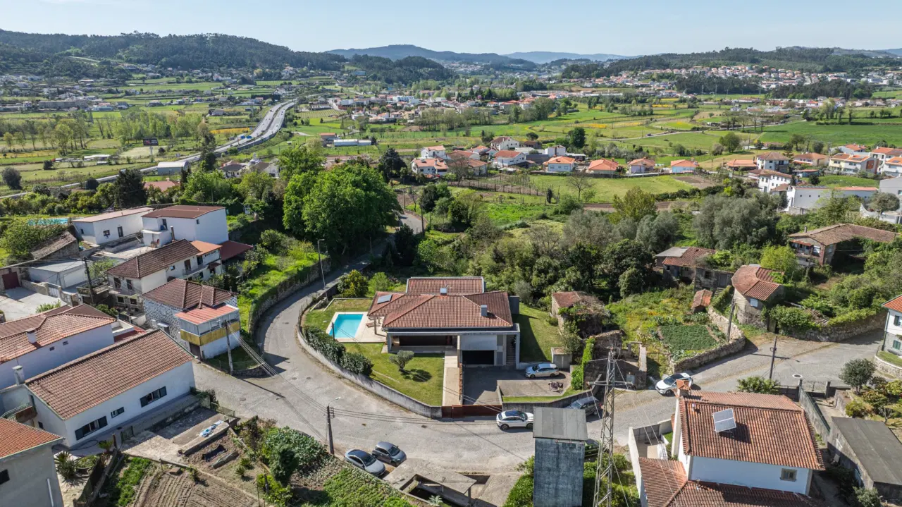 Moradia em Trandeiras, Braga — 2