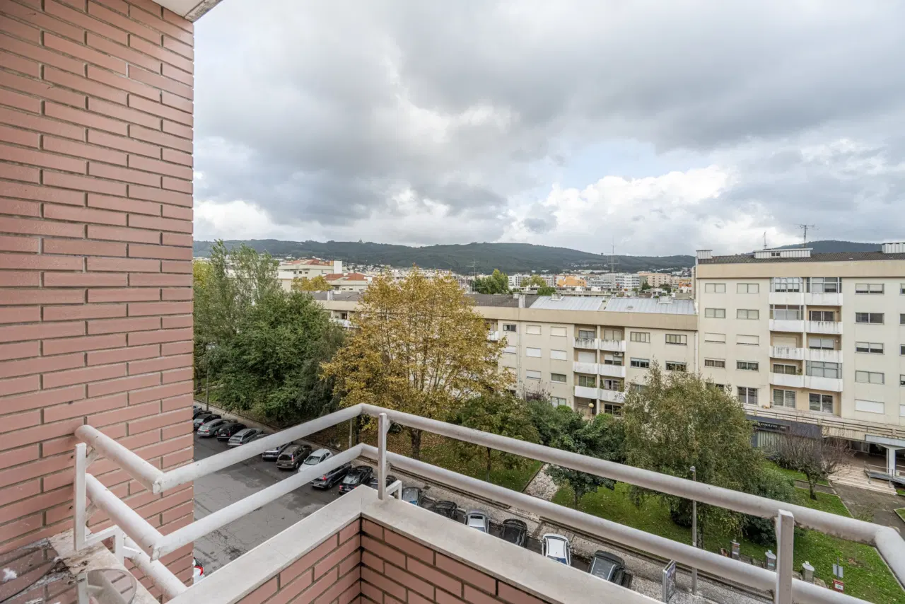 Apartamento T4 totalmente renovado na Rua Cândido Oliveira, Braga — 17