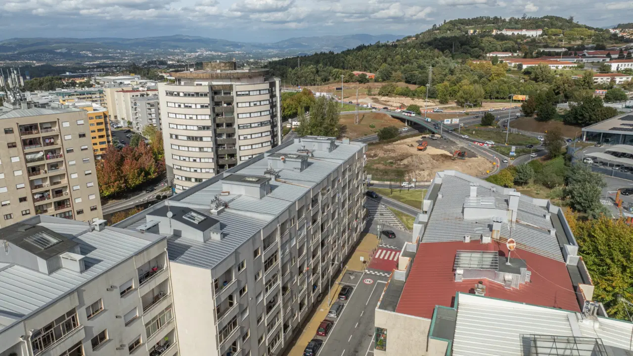 T3 TOTALMENTE REMODELADO COM TERRAÇO E GARAGEM FECHADA | BRAGA — 26