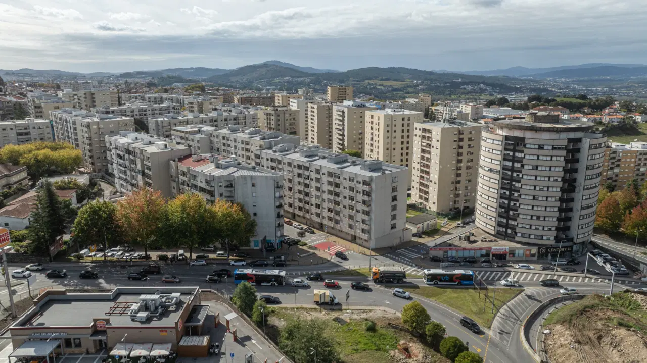 T3 TOTALMENTE REMODELADO COM TERRAÇO E GARAGEM FECHADA | BRAGA — 27