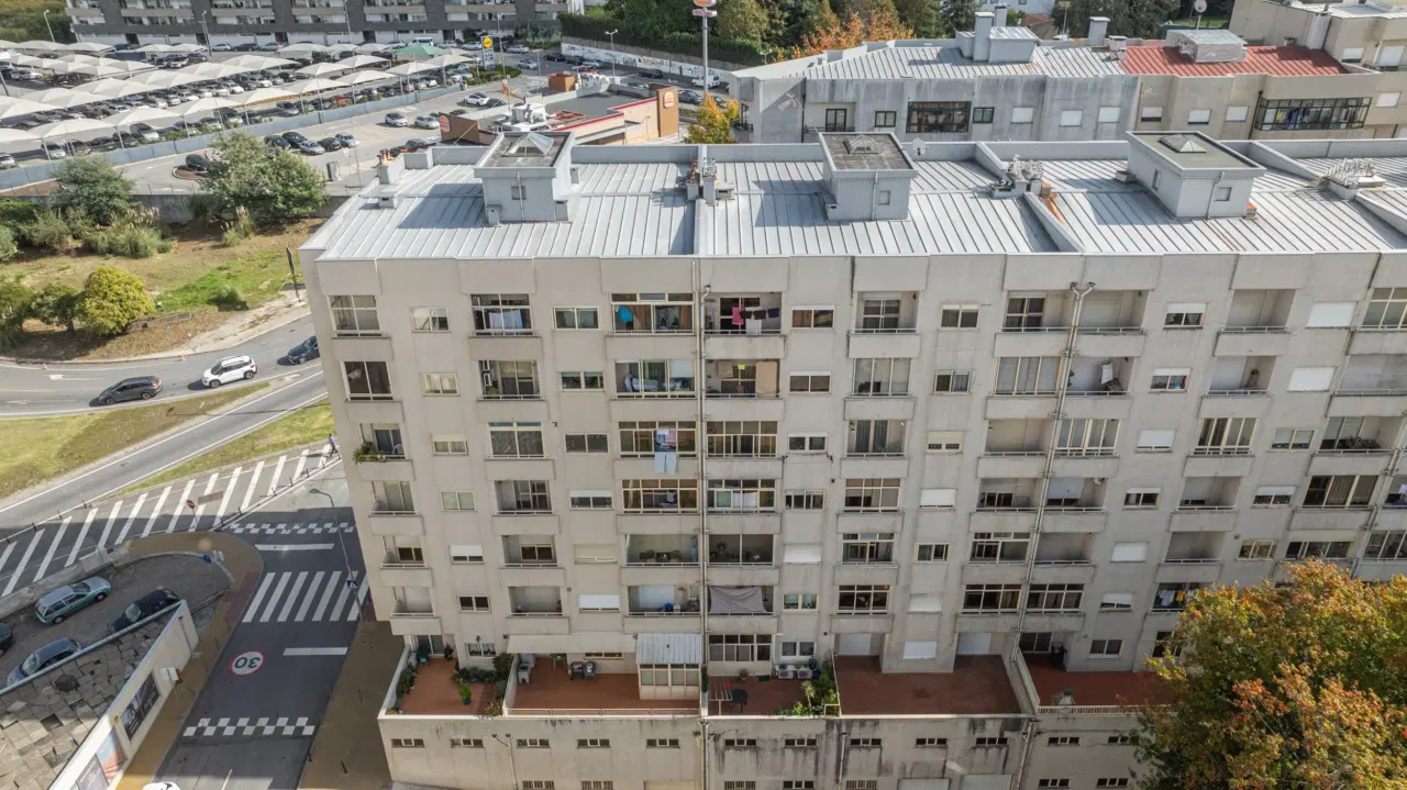 T3 TOTALMENTE REMODELADO COM TERRAÇO E GARAGEM FECHADA | BRAGA — 24