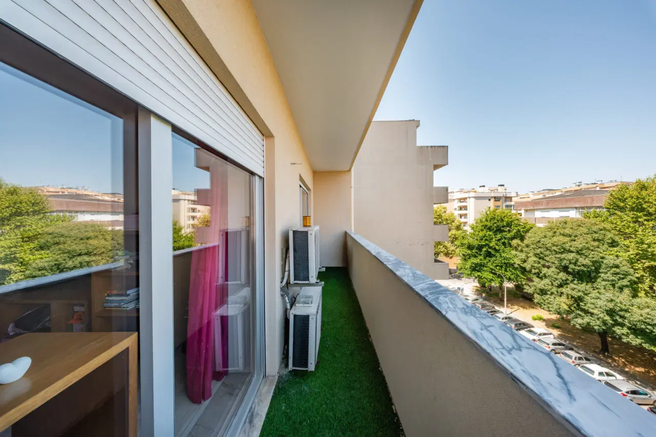 Apartamento T4 Rua Cândido de Oliveira — 23