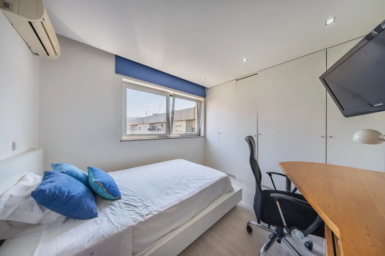 Apartamento T4 Rua Cândido de Oliveira — 22