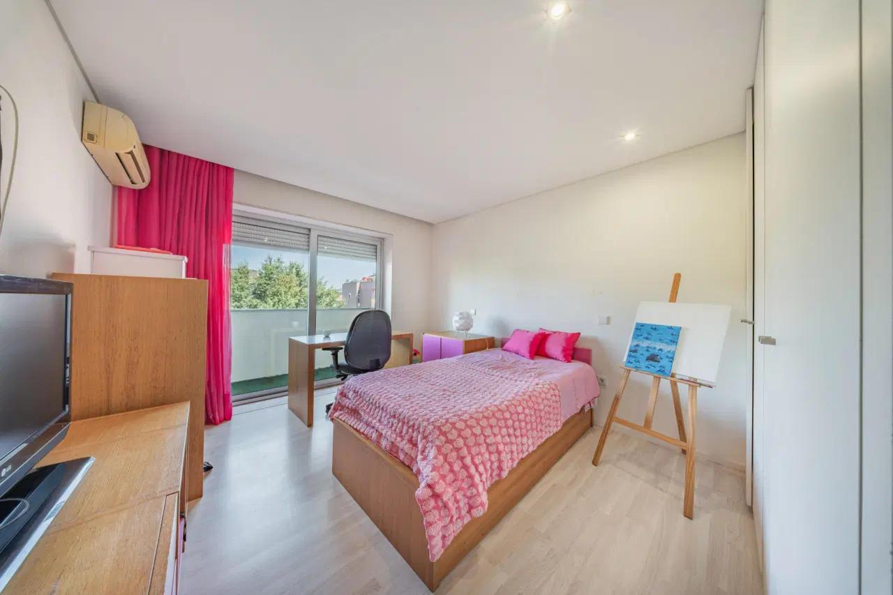 Apartamento T4 Rua Cândido de Oliveira — 19