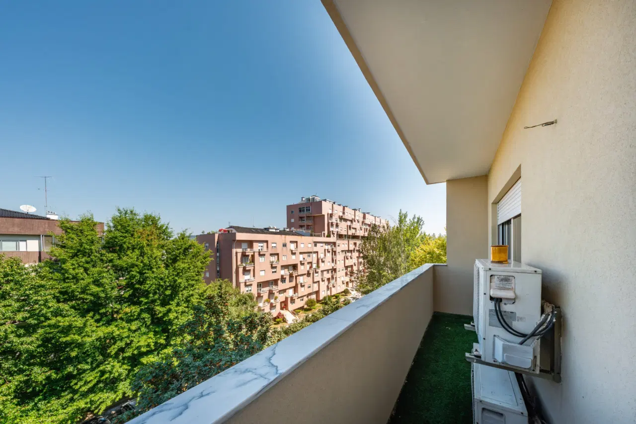 Apartamento T4 Rua Cândido de Oliveira — 24