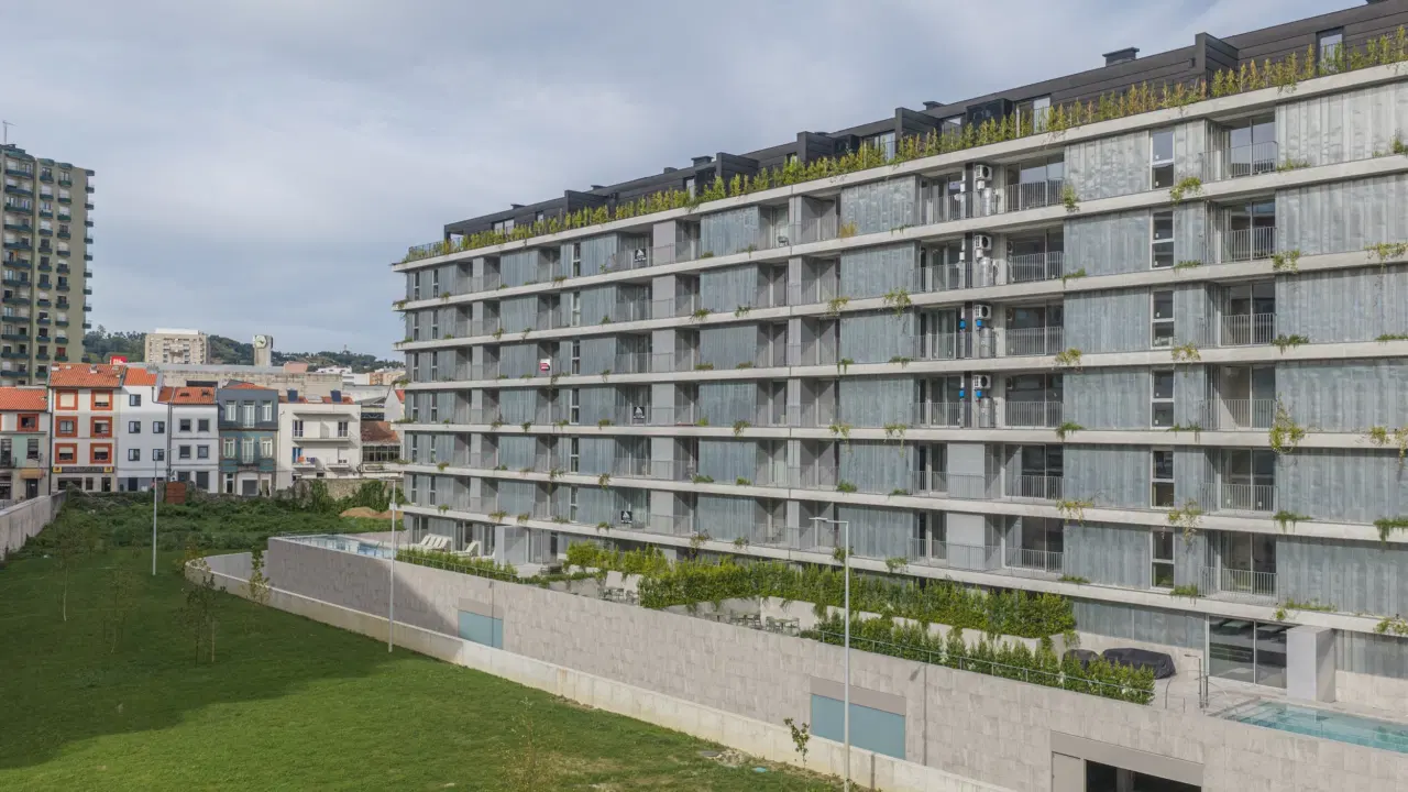 T1 NOVO inserido em condomínio FECHADO com PISCINA e GINÁSIO em Braga. — 46