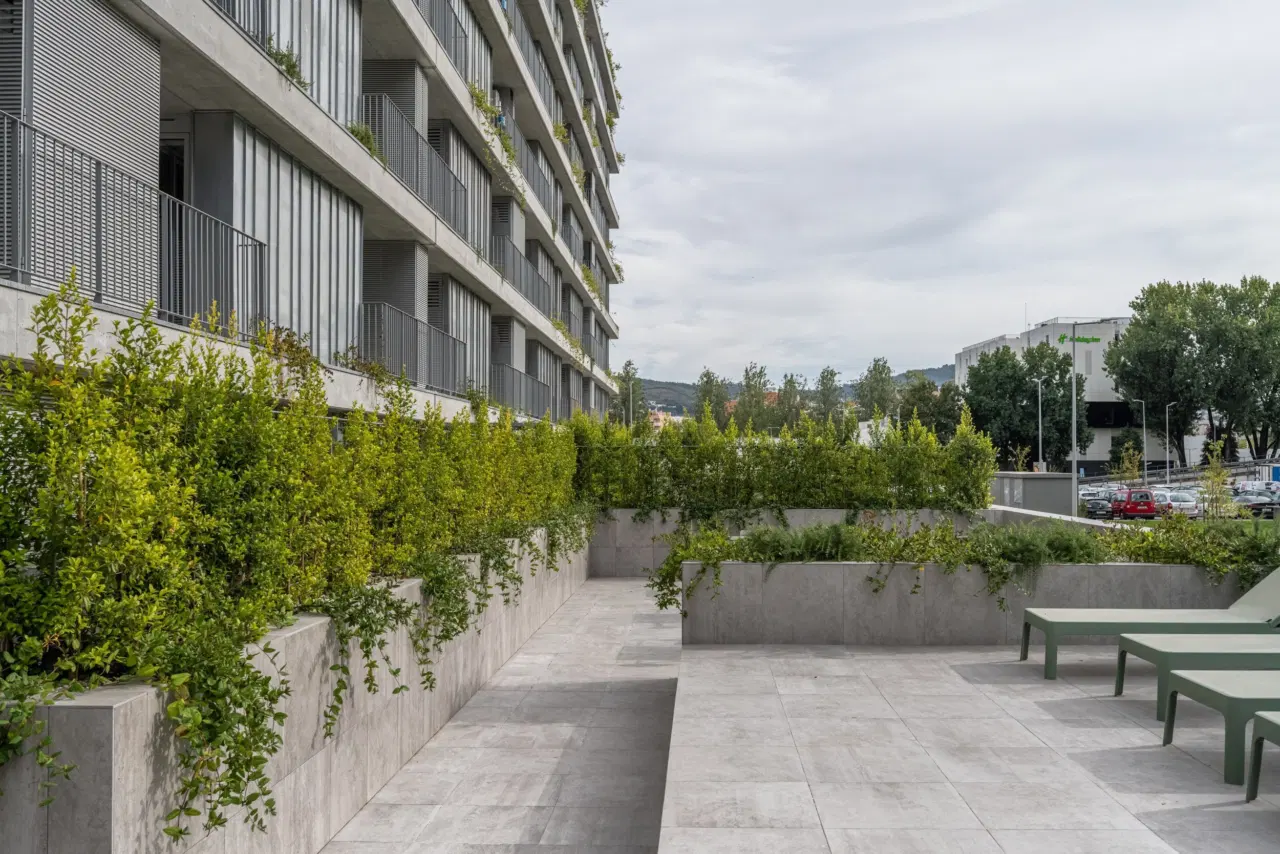 T1 NOVO inserido em condomínio FECHADO com PISCINA e GINÁSIO em Braga. — 48