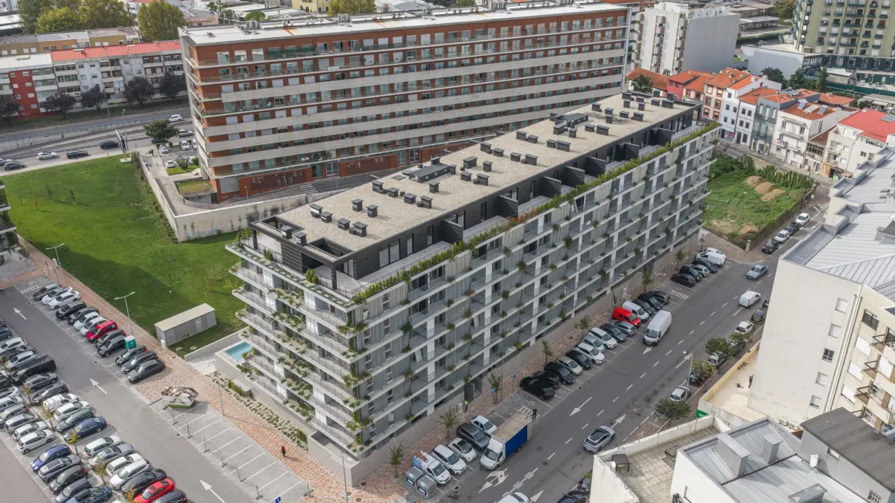 T1 NOVO inserido em condomínio FECHADO com PISCINA e GINÁSIO em Braga. — 15