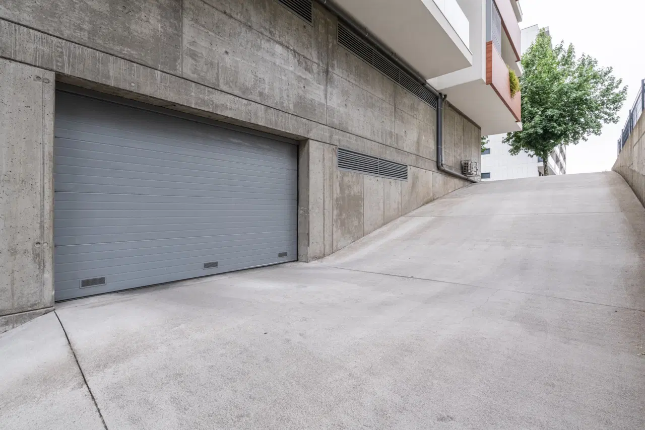 Apartamento SEMI-NOVO T3, localizado em Real (a 5 minutos do centro da cidade de Braga) com características que focam no conforto, eficiência e design. — 30