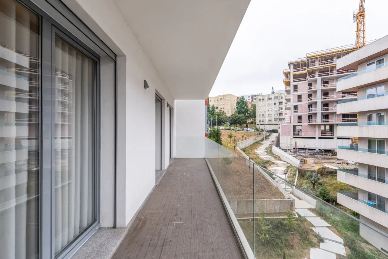Apartamento SEMI-NOVO T3, localizado em Real (a 5 minutos do centro da cidade de Braga) com características que focam no conforto, eficiência e design. — 28