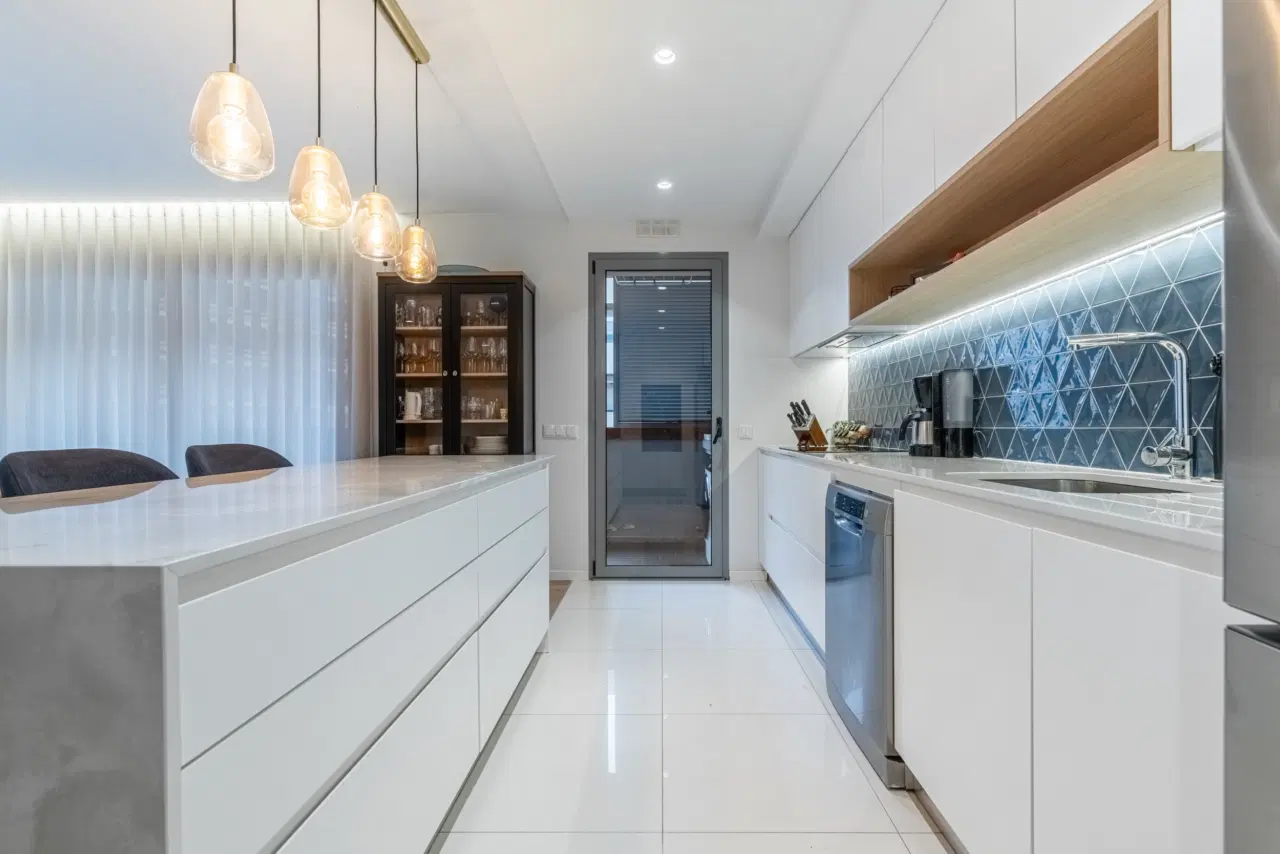 Apartamento SEMI-NOVO T3, localizado em Real (a 5 minutos do centro da cidade de Braga) com características que focam no conforto, eficiência e design. — 11