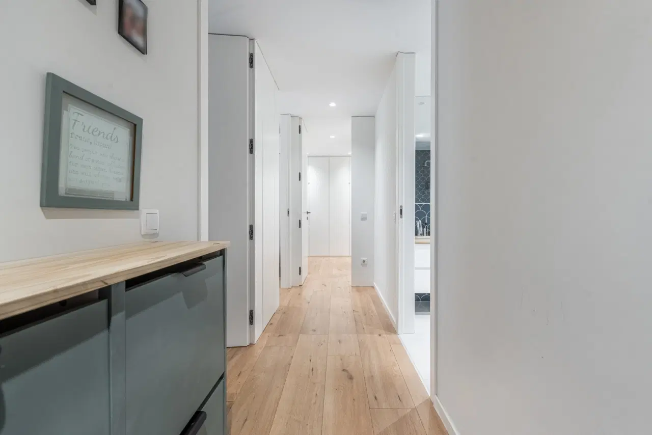 Apartamento SEMI-NOVO T3, localizado em Real (a 5 minutos do centro da cidade de Braga) com características que focam no conforto, eficiência e design. — 17