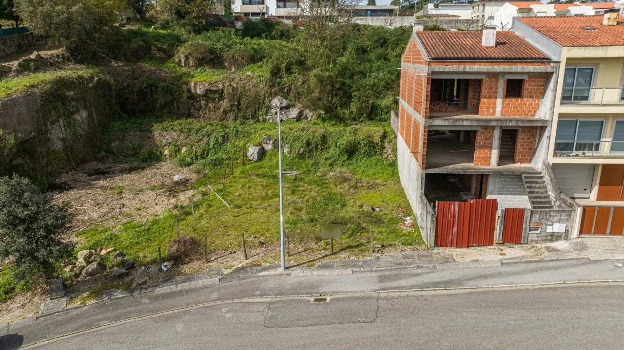 Terreno p/ construção -  Aveleda Braga. — 2