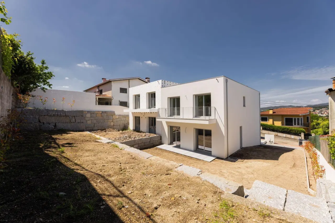 Oportunidade incrível! Moradia T3 NOVA em Aveleda, Braga — 28