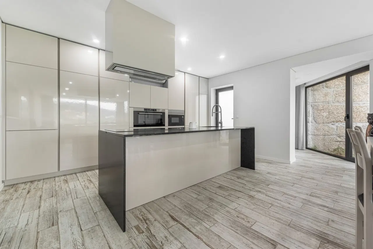Moradia T3 térrea com Anexo T1 – Arnoso, Vila Nova de Famalicão — 2