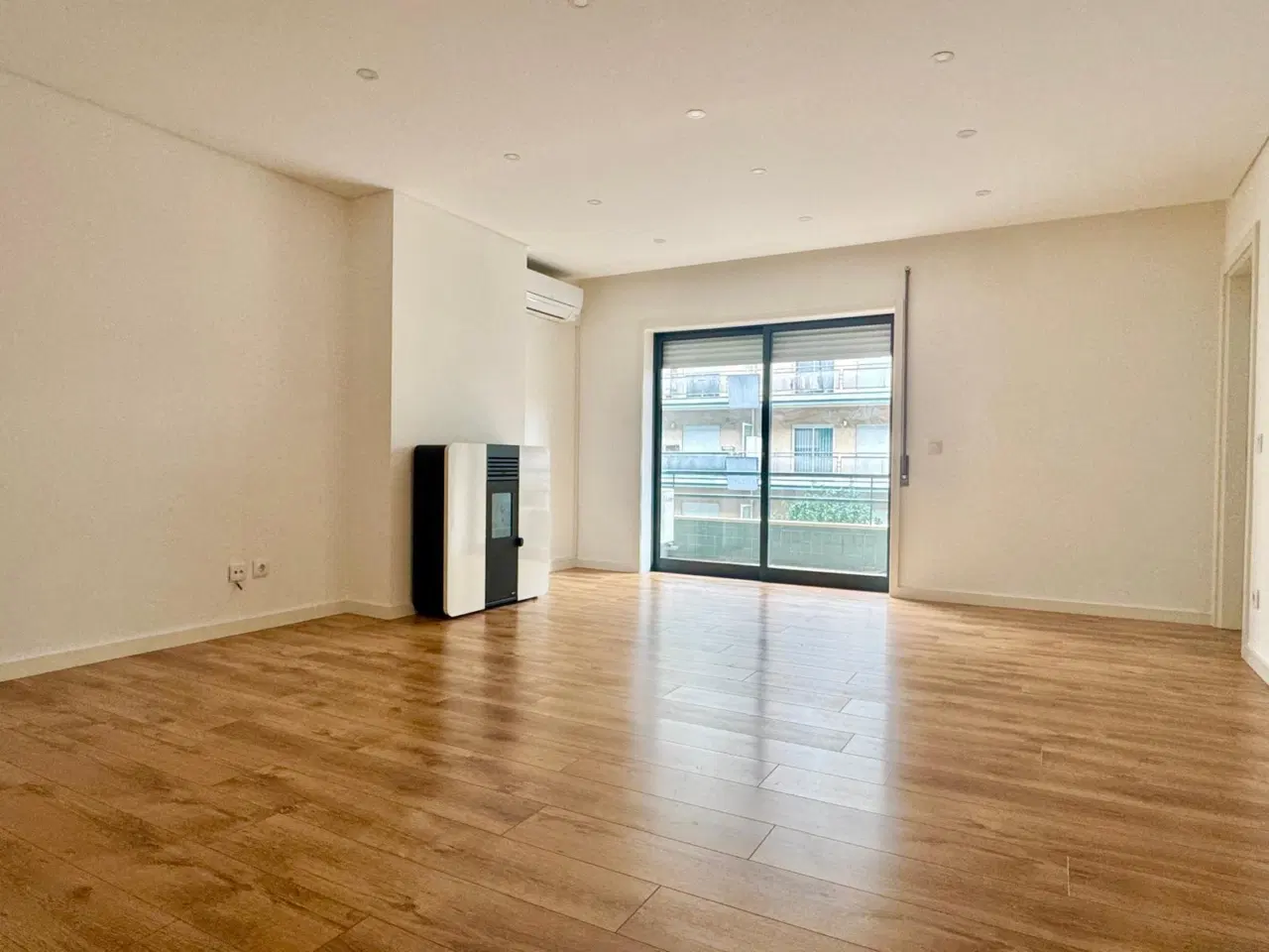 Apartamento T3 para Arrendamento em Nogueiró – Junto ao INL | Renovado | Garagem | Ar Condicionado | Sem Mobília — 5