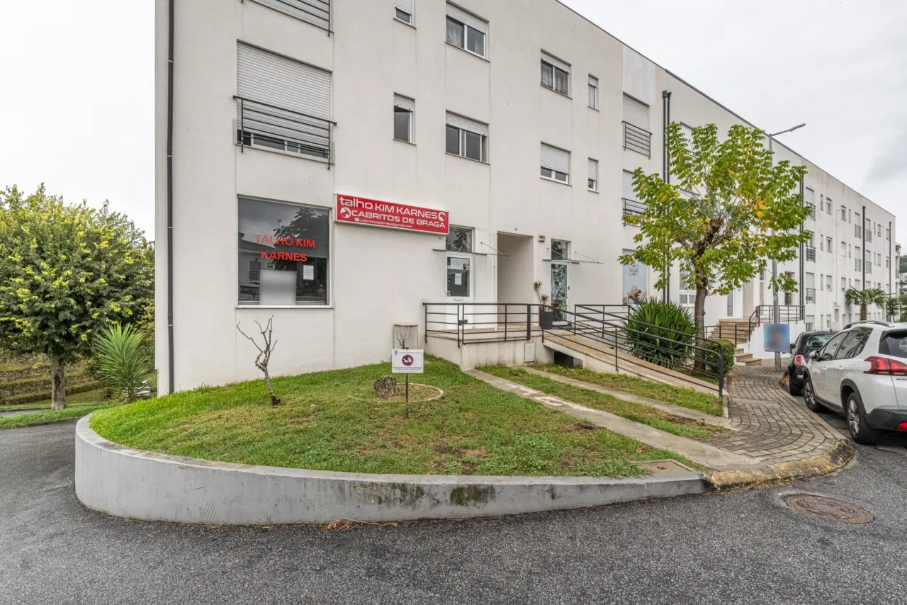 Loja para arrendamento em este são Pedro — 29