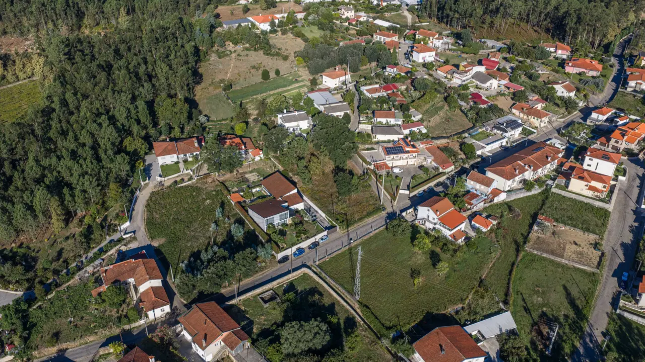 TERRENO PARA CONSTRUÇÃO — 17