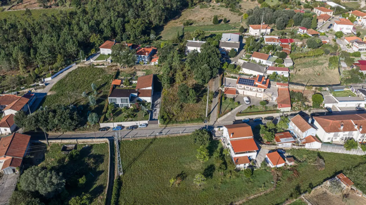 TERRENO PARA CONSTRUÇÃO — 28
